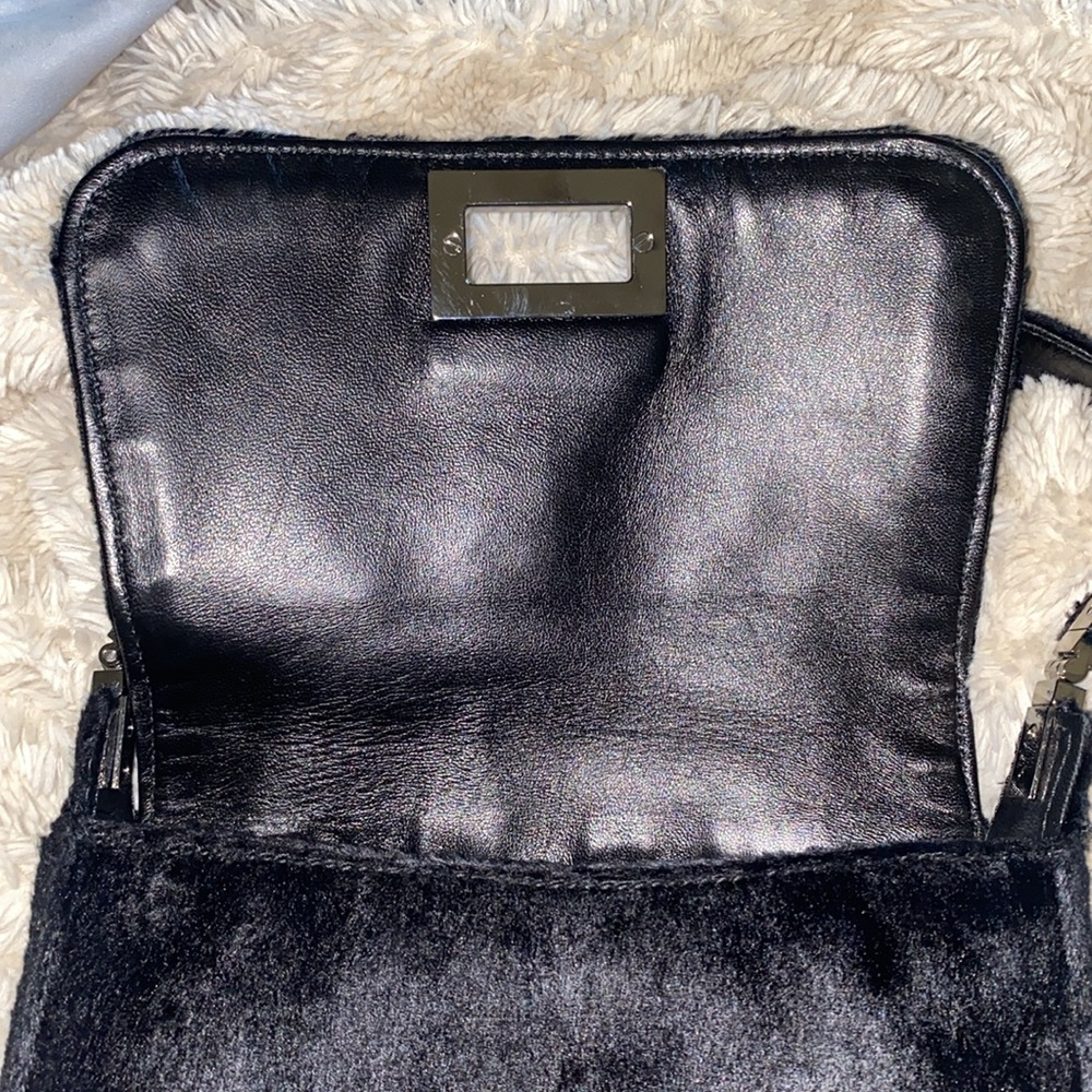 🛑 Donation 🛑 Absolutely adorable Authentic Gucci mini bag - Picture 8 of 13